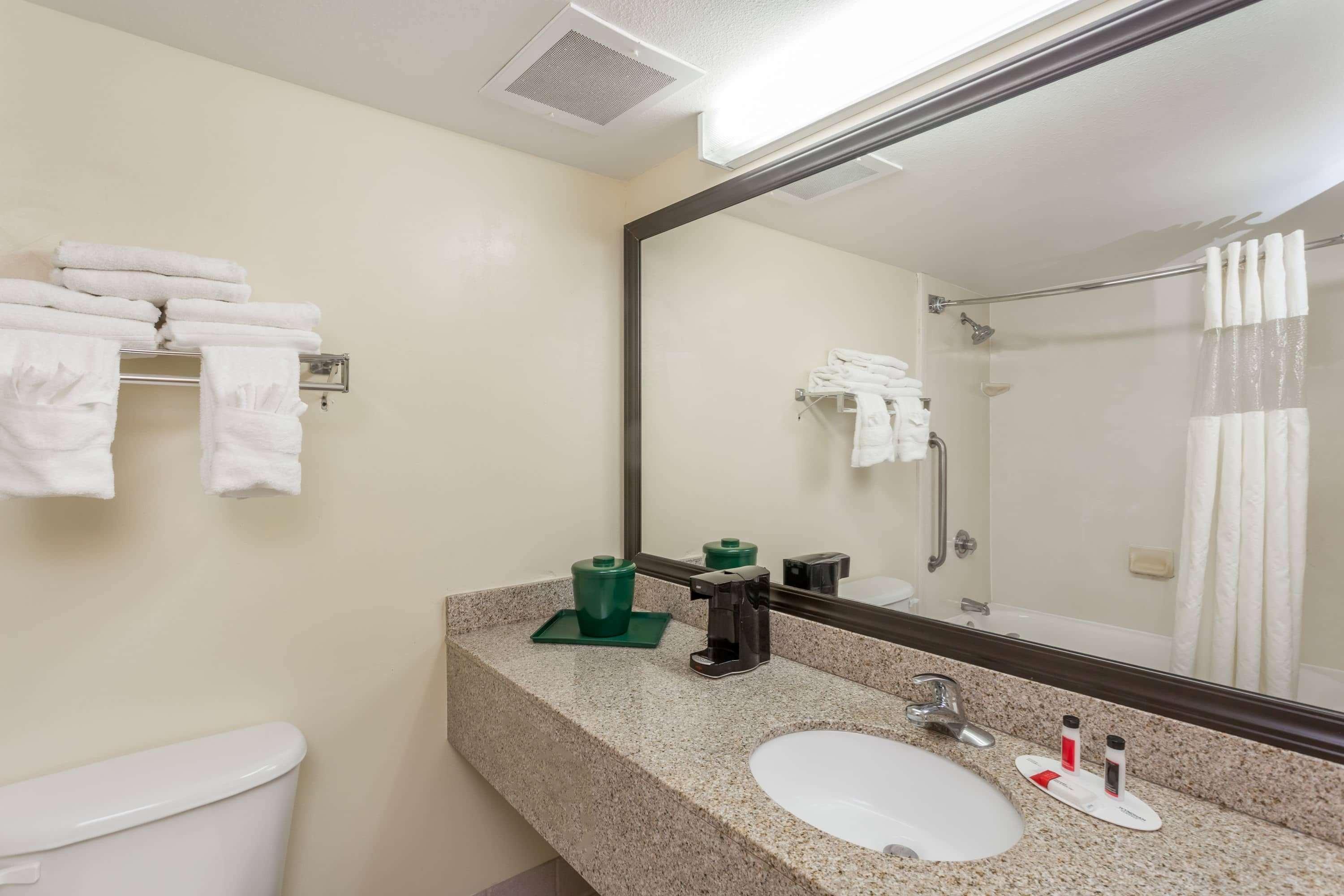 Baymont By Wyndham Fort Myers Airport Hotel Ngoại thất bức ảnh