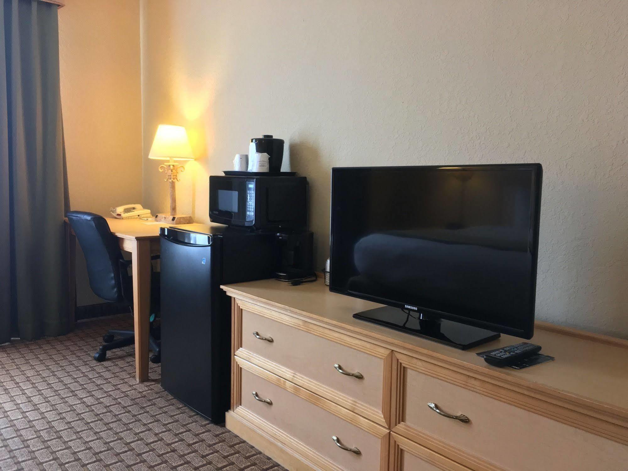 Baymont By Wyndham Fort Myers Airport Hotel Ngoại thất bức ảnh